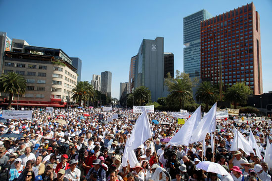 الآلاف يتظاهرون فى المكسيك