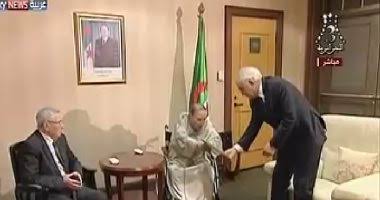 6- لحظة تسليم بوتفليقة استقالته  للمجلس الدستورى