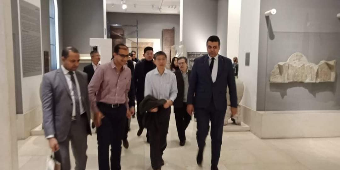 خلال زيارة سفير الصين لمتحف الفن الإسلامى (5)