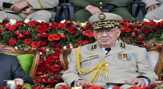 4- قائد الجيش يطالب بتطبيق مادة تستجيب لمطالب الشعب