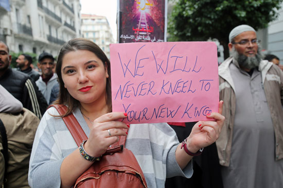 لافتة خلال مسيرة الجزائر