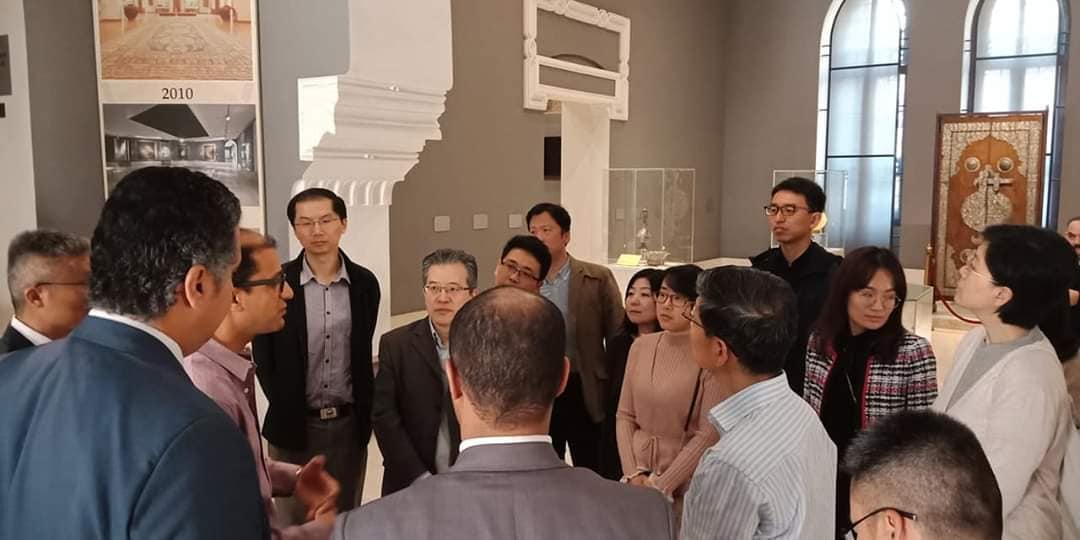 خلال زيارة سفير الصين لمتحف الفن الإسلامى (4)
