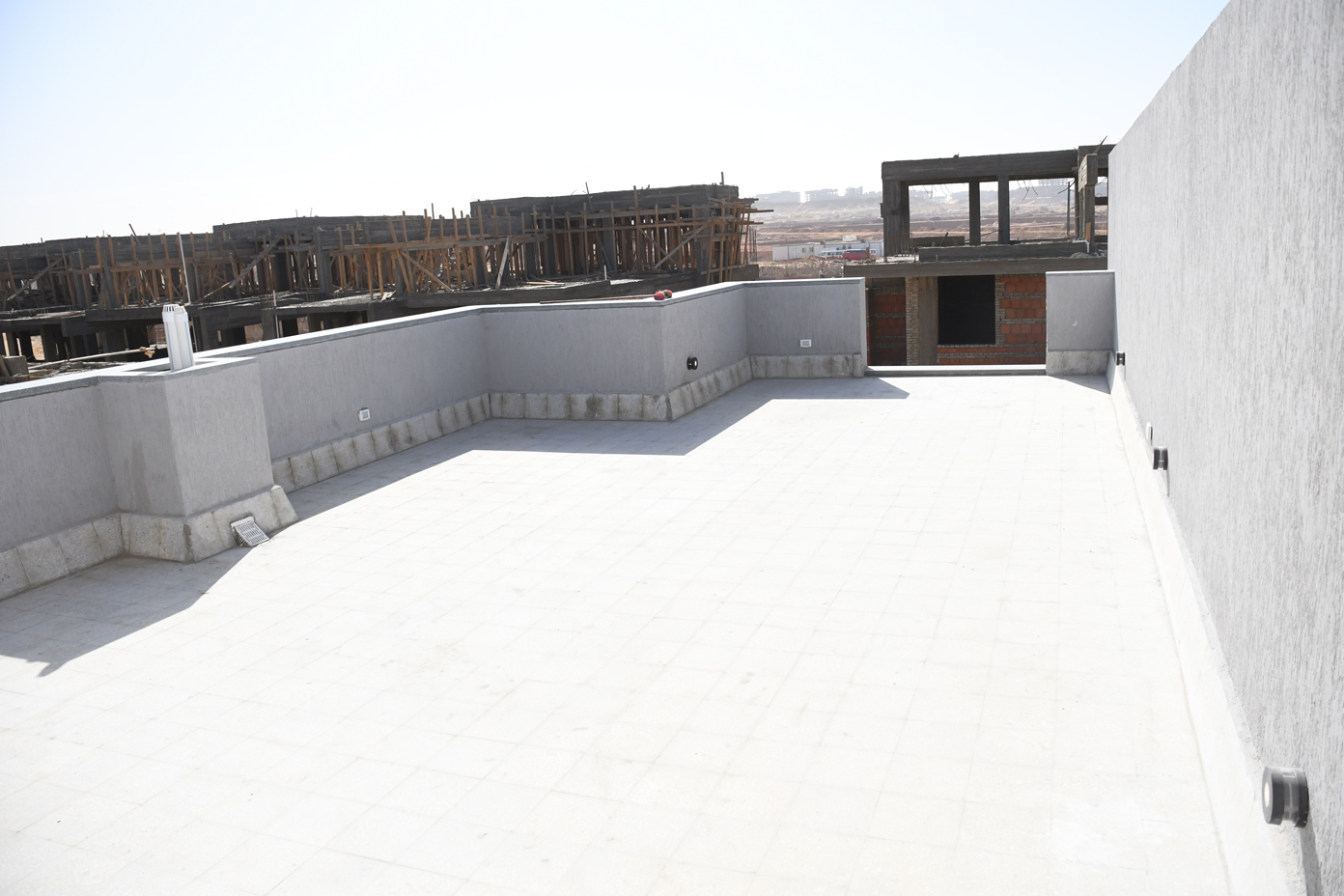 خلال أعمال الإنشاءات الخاصة بمنطقة الفيلات