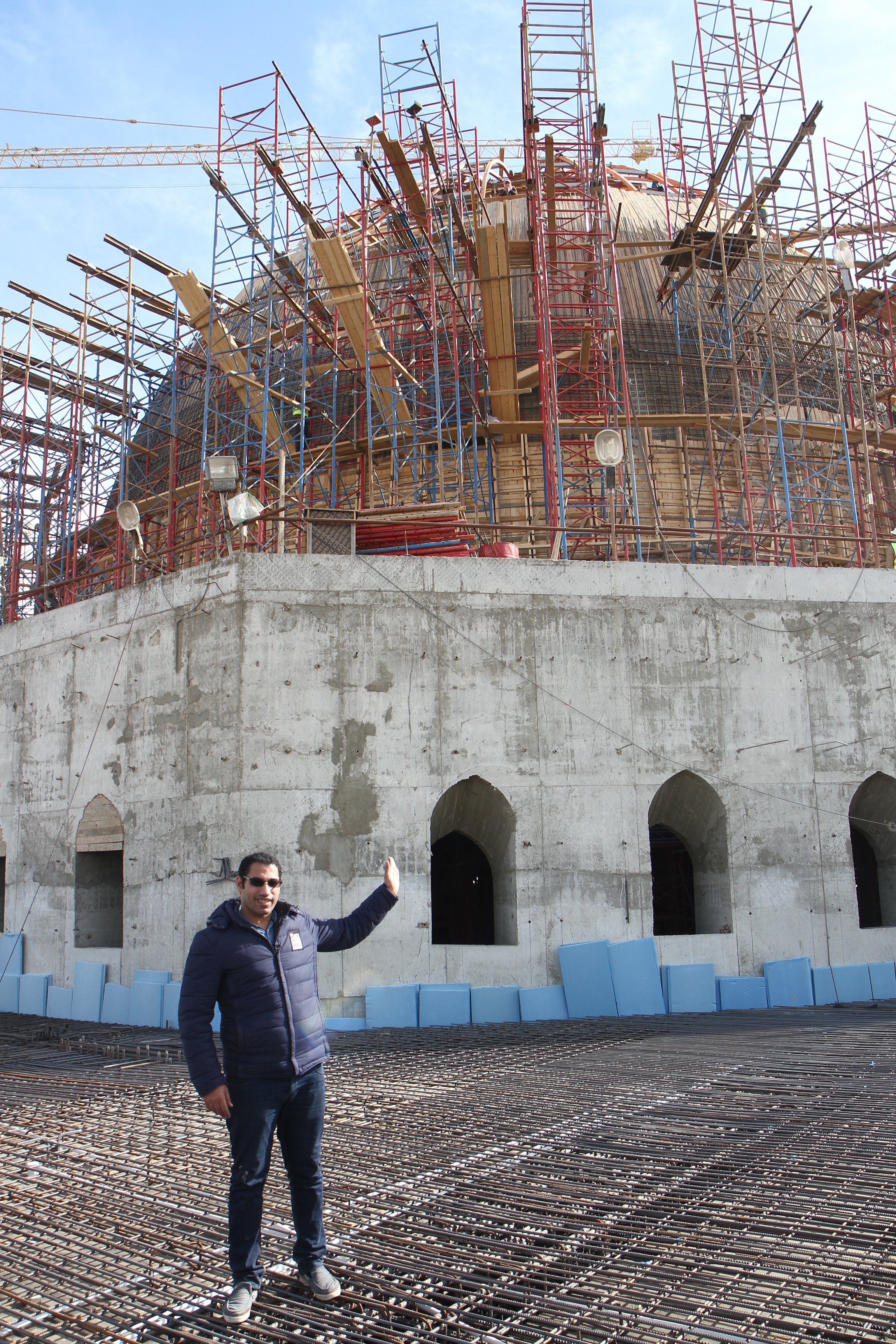 قبة  مسجد العاصمة الإدارية الجديدة والتى يصل قطرها نحو 34 متر وتعد الأعلى والأكبر بمنطقة الشرق الأوسط
