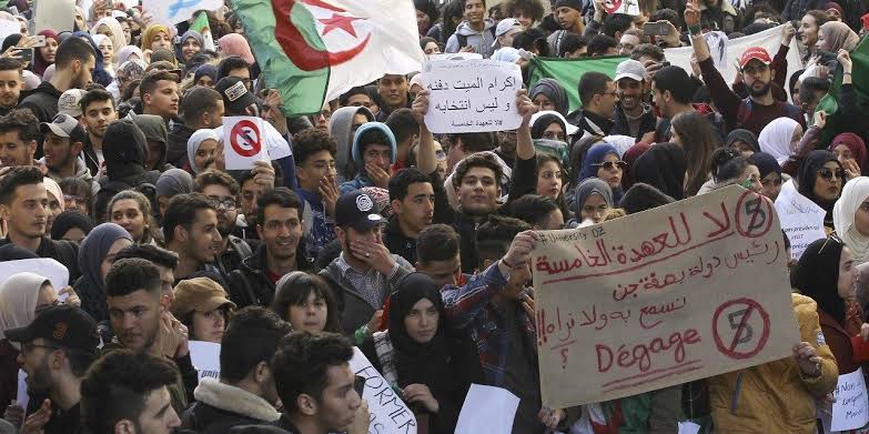 1- احتجاجات ترفض ترشح بوتفليقة لعهدة خامسة