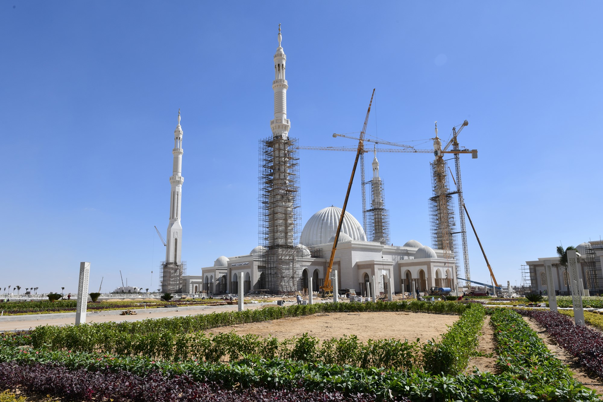 مسجد العاصمة الإدارية الجديدة، والذى تصل مساحته لنحو 3 أضعاف مساحة الجامع الازهر