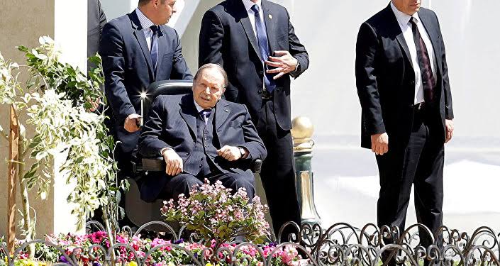 3- انسحاب بوتفليقة من الانتخابات