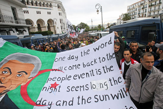 المئات يحتجون فى الجزائر
