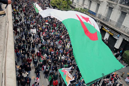 مسيرة ضخمة بالجزائر