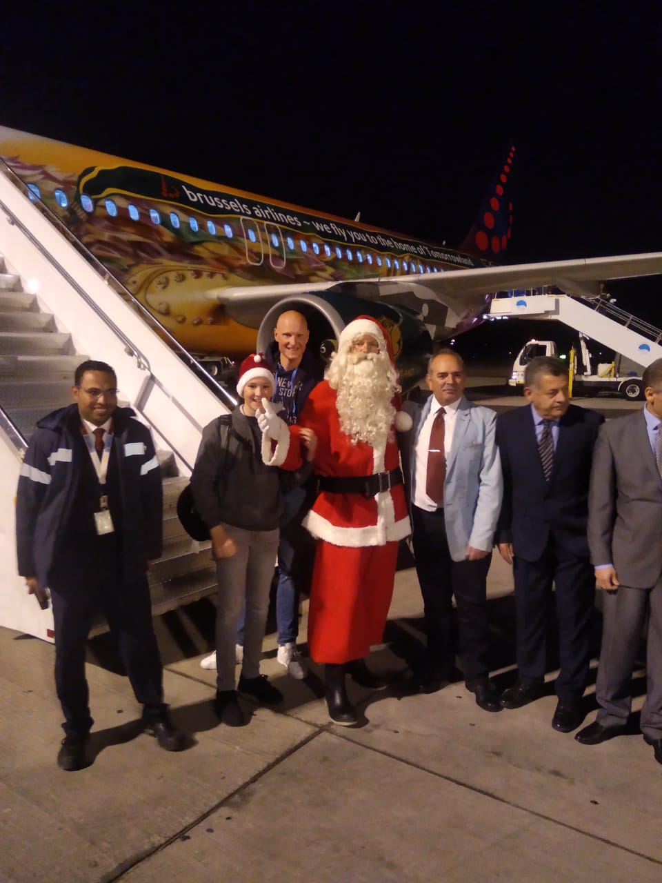 سائح بلجيكى يصل مرسى علم مرتدياً ملابس بابا نويل لقضاء احتفالات الكريسماس (7)