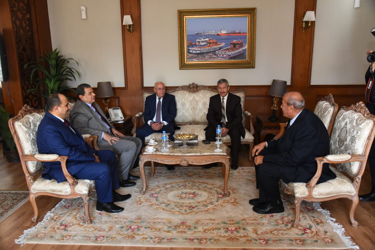 محافظ بورسعيد يستقبل وزير القوي العاملة لإطلاق مبادرة مصر أمانة بين إيديك (3)