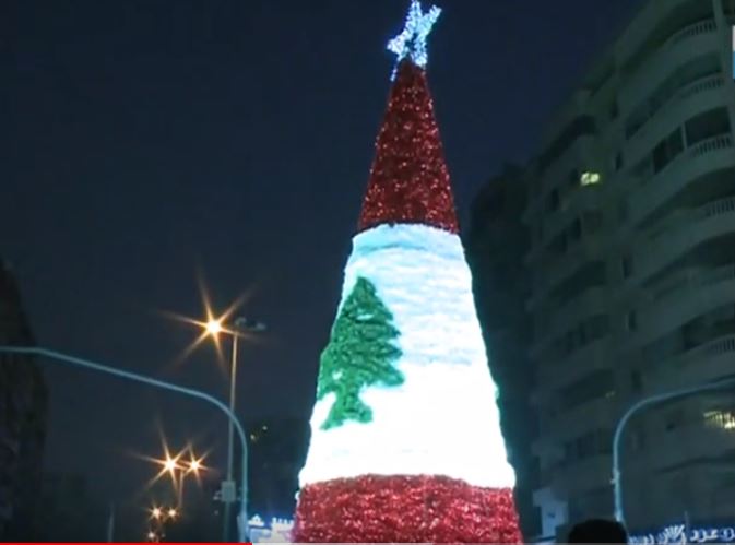 إعادة إضاءة شجرة عيد الميلاد فى طرابلس اللبنانية
