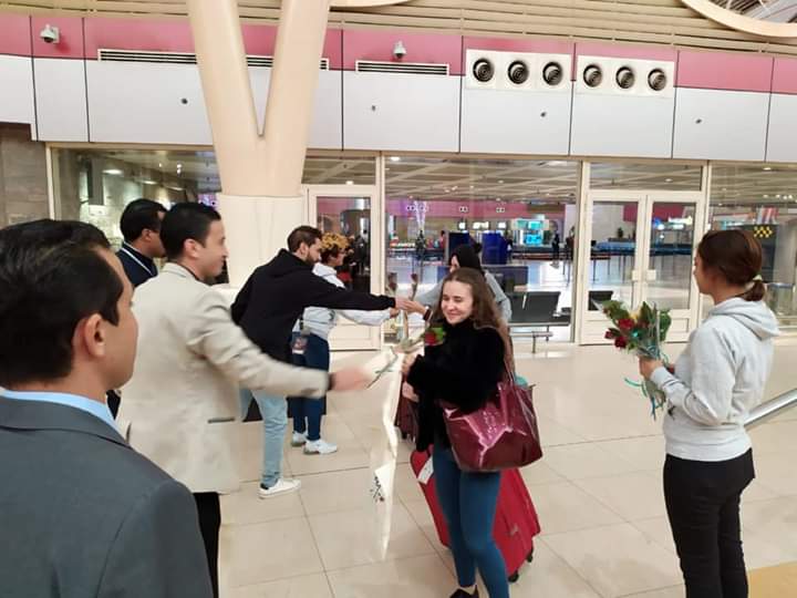 وصول أول وفد سياحى من فرنسا إلى مطار شرم الشيخ (1)