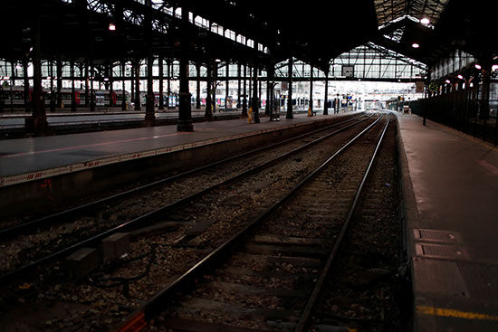 محطة سان لازار للسكك الحديدية فارغة أثناء إضراب من قبل جميع نقابات عمال SNCF