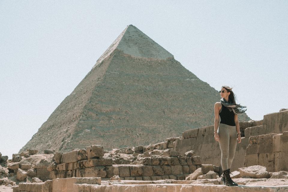 السائحة الأمريكية ليكى الفورد خلال زيارتها لمصر