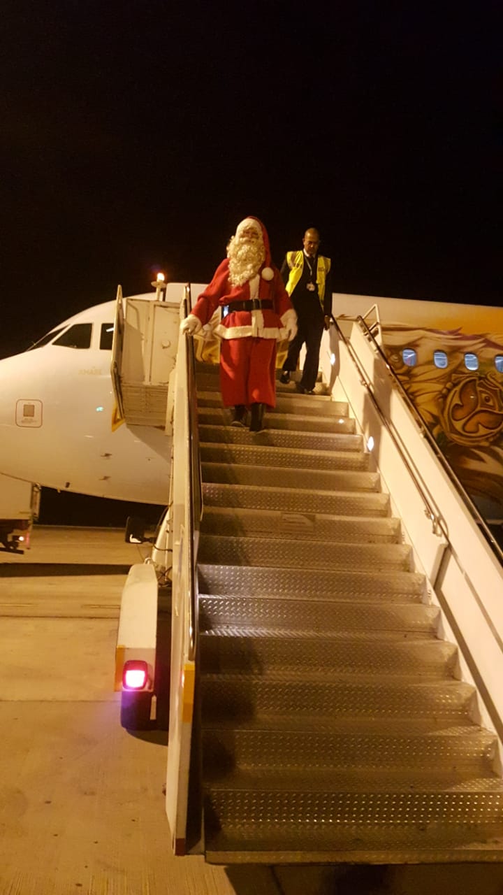 سائح بلجيكى يصل مرسى علم مرتدياً ملابس بابا نويل لقضاء احتفالات الكريسماس (10)