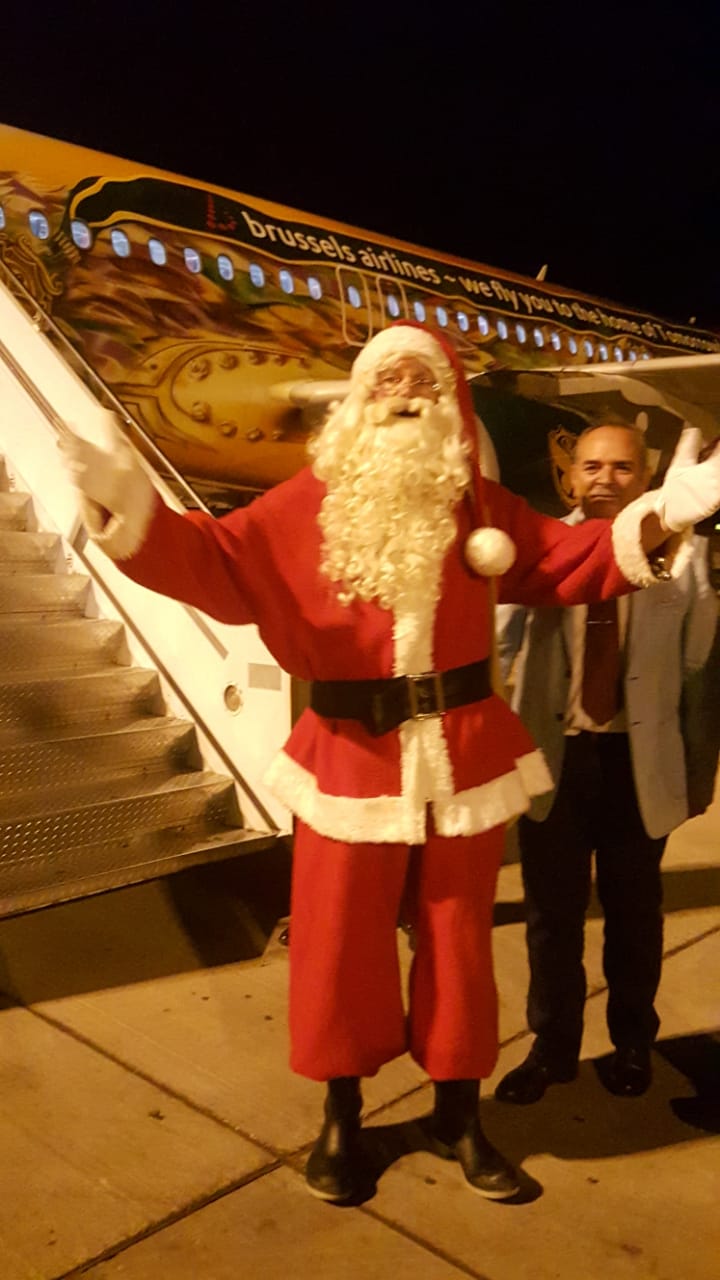 سائح بلجيكى يصل مرسى علم مرتدياً ملابس بابا نويل لقضاء احتفالات الكريسماس (9)