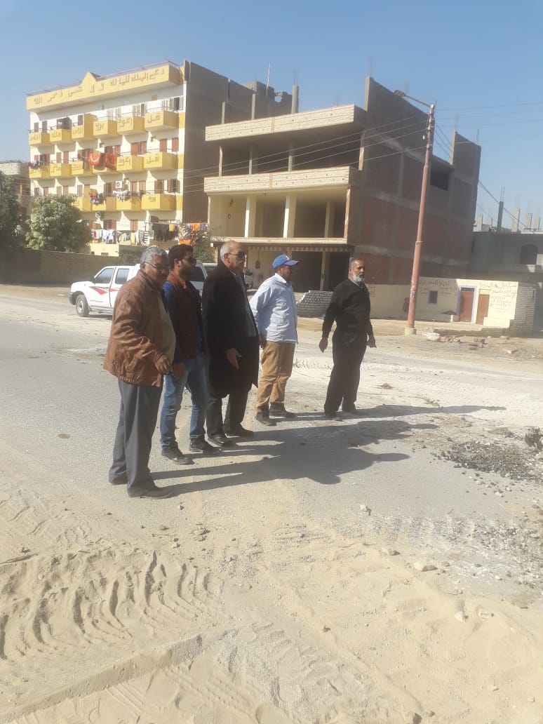 مدينة القرنة تواصل أعمال خط الصرف الصحي بالطارف القديم لخدمة المواطنين (3)