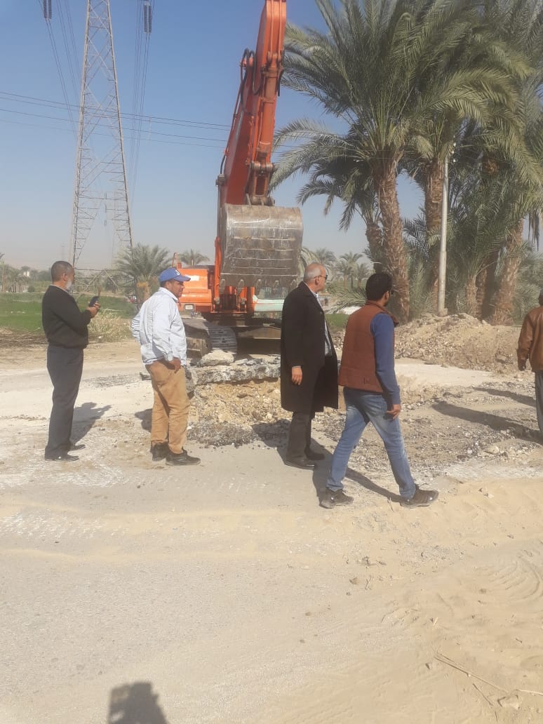 مدينة القرنة تواصل أعمال خط الصرف الصحي بالطارف القديم لخدمة المواطنين (1)