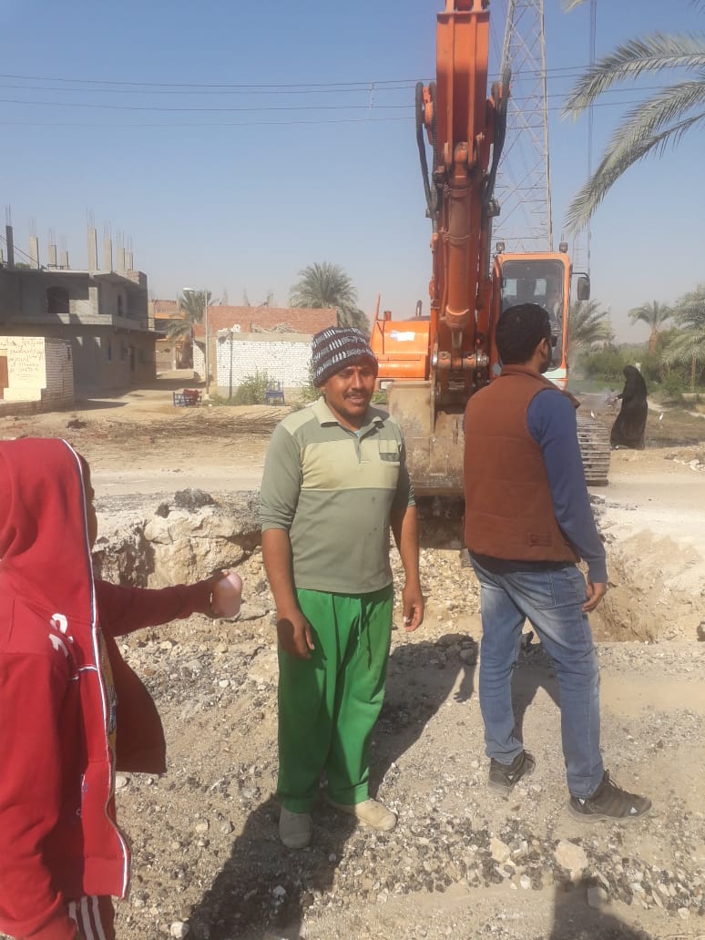 مدينة القرنة تواصل أعمال خط الصرف الصحي بالطارف القديم لخدمة المواطنين (2)