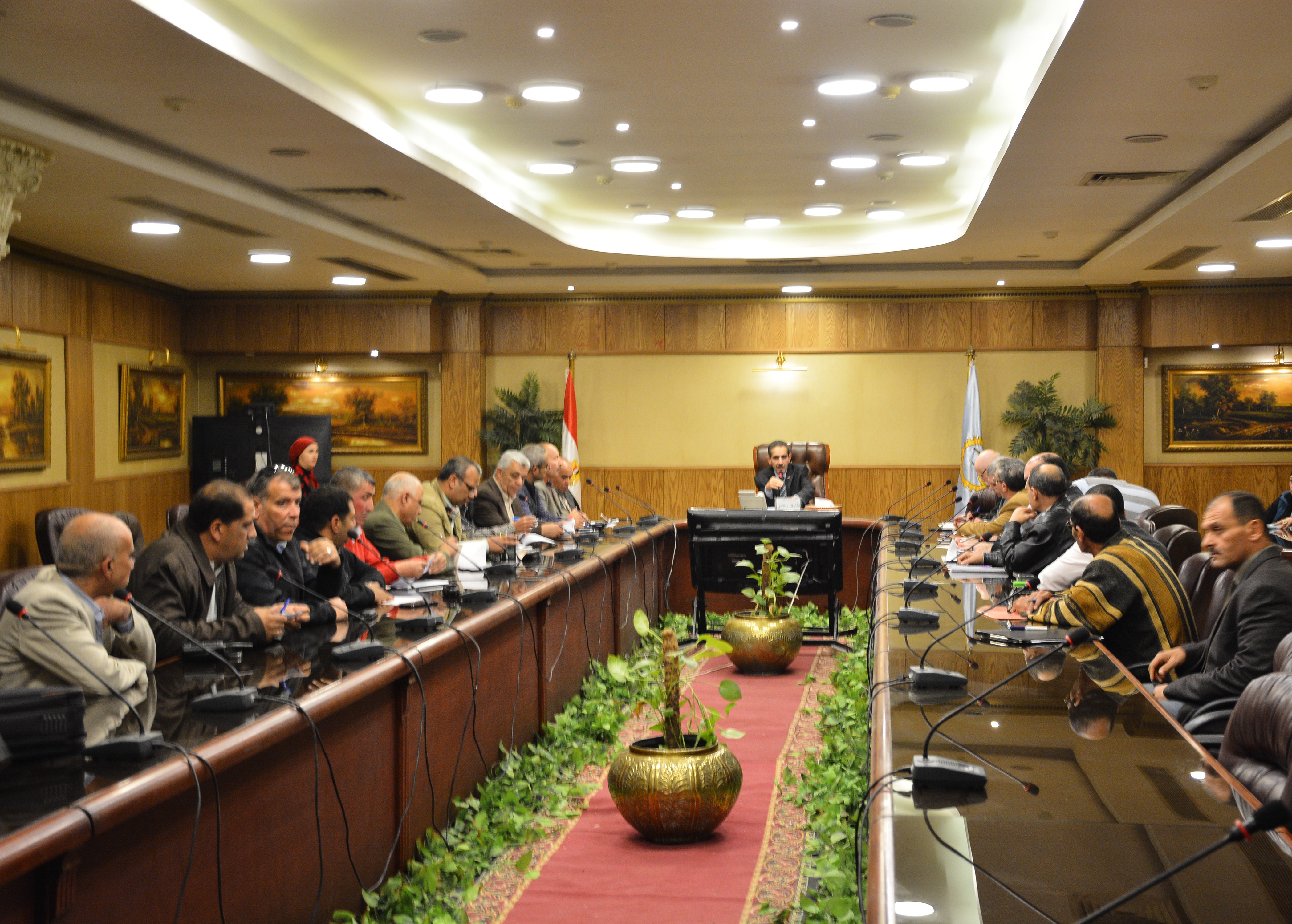 اجتماع برئاسة محافظ الغربية وبحضور رؤساء المدن والأحياء ووكلاء الوزراء (1)