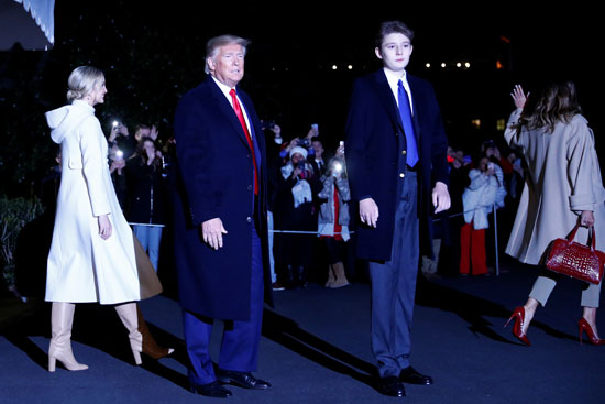 صورة تجمع ترامب وابنه وإيفانكا وميلانيا ترامب