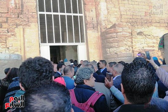 زحام امام ساحة المعبد زحام امام ساحة المعبد