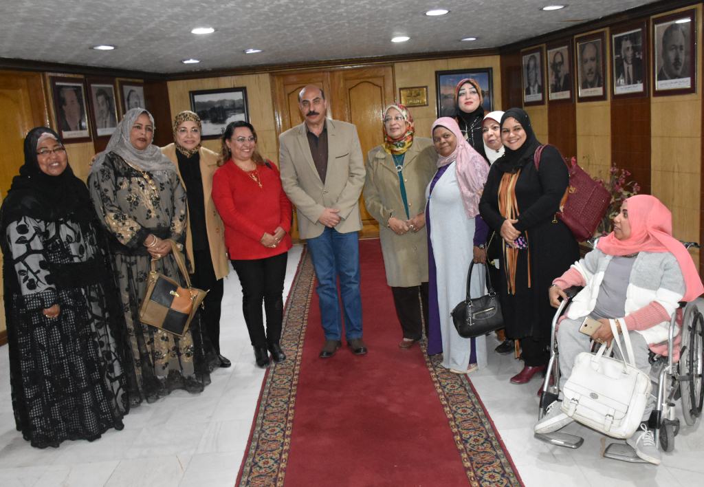 محافظ أسوان يلتقى أعضاء فرع المجلس القومى للمرأة (4)
