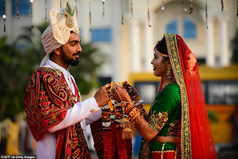 حفل زفاف لليتيمات فى الهند 2