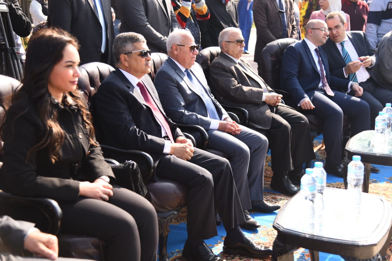 محافظ بورسعيد ورئيس هيئة قناة السويس يفتتحان الممشى السياحى (10)