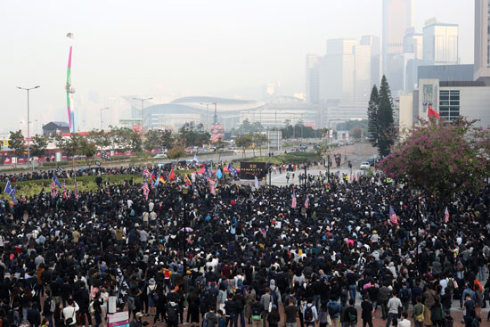 آلاف المتظاهرين فى هونج كونج