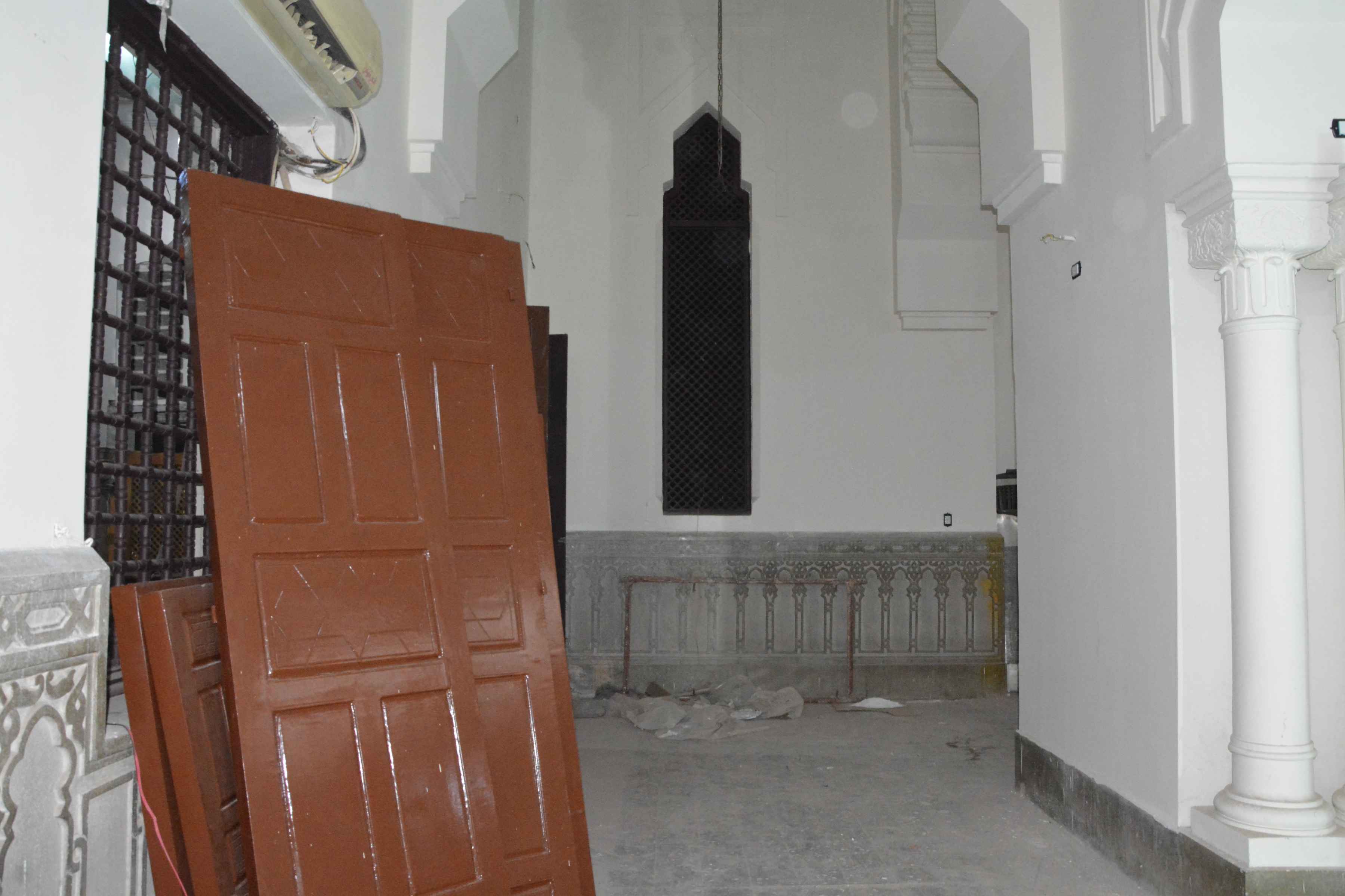 محافظ المنيا يتابع أعمال تطوير وصيانة مسجد الفولى (1)