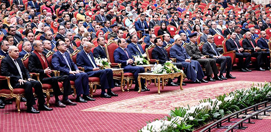 الرئيس السيسى يكرم عددا من الموهوبين (2)