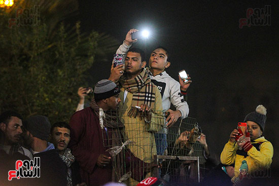 الآلاف من المصريين يختتمون احتفالاتهم بمولد الحسين (4)
