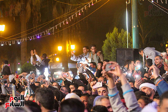 الآلاف من المصريين يختتمون احتفالاتهم بمولد الحسين (5)
