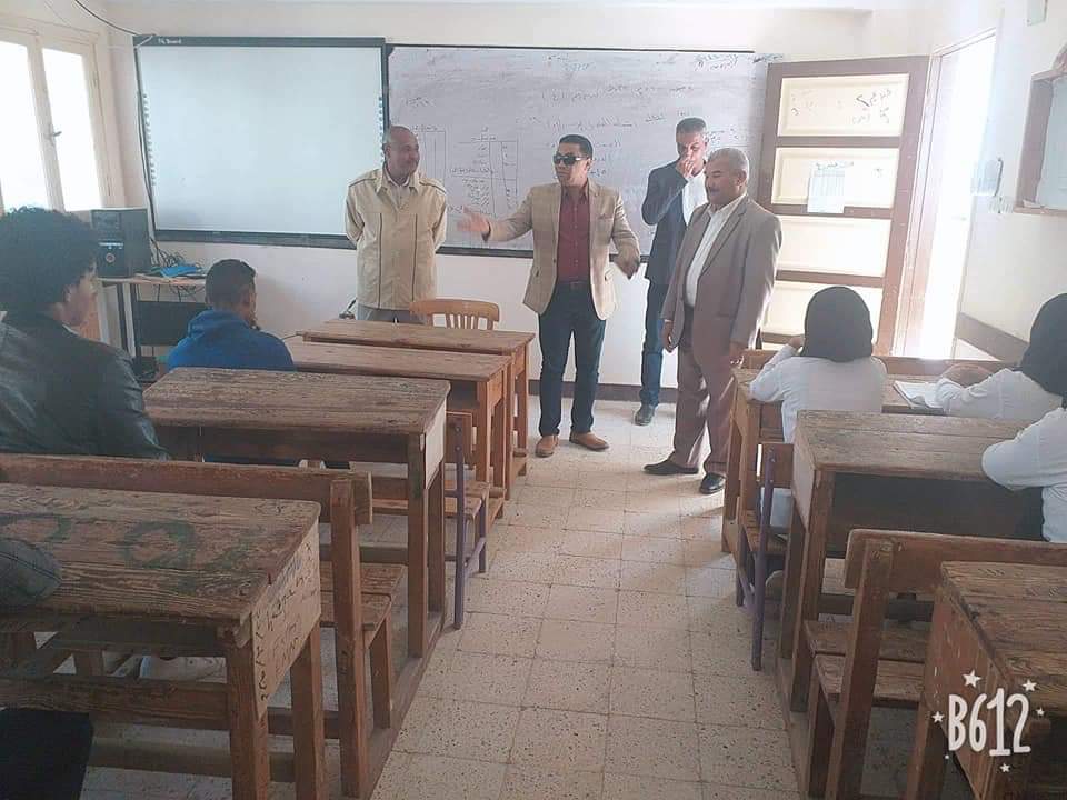 رئيس مدينة مرسى علم يتفقد مدارس المدينة  (1)