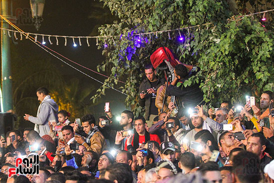الآلاف من المصريين يختتمون احتفالاتهم بمولد الحسين (14)