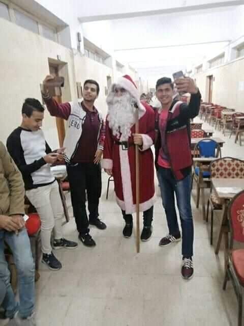 بابا نويل في جامعة الزقازيق 1