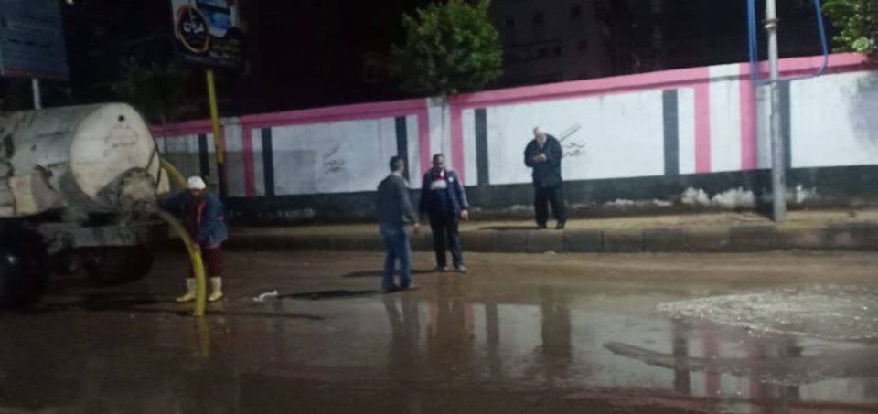 رفع مياه الأمطار من الشوارع بكفر الشيخ واستمرار سوء الأحوال الجوية (11)