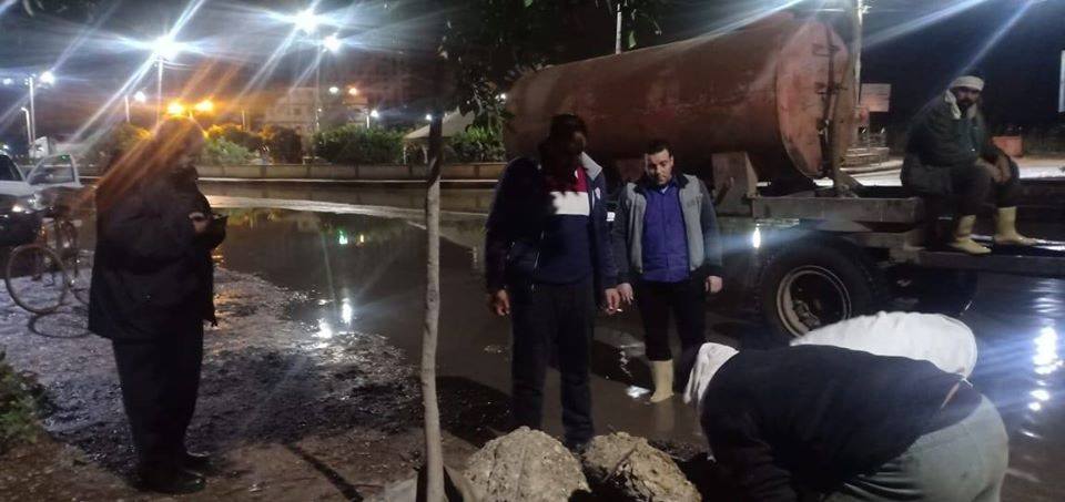 رفع مياه الأمطار من الشوارع بكفر الشيخ واستمرار سوء الأحوال الجوية (8)