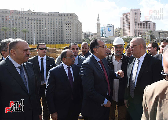 رئيس الوزراء يتفقد أعمال تطوير ميدان التحرير (5)