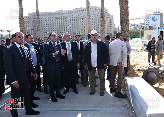 رئيس الوزراء يتفقد أعمال تطوير ميدان التحرير (10)