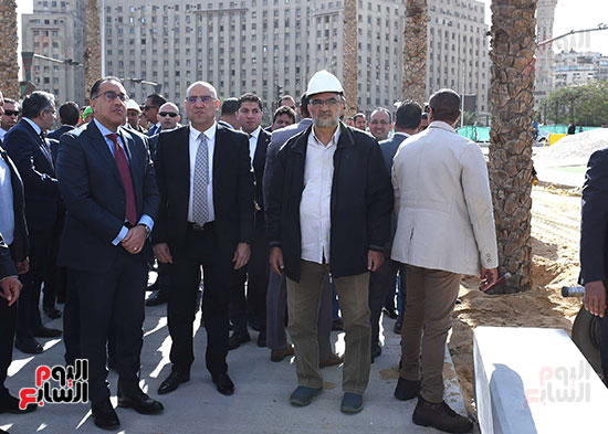 رئيس الوزراء يتفقد أعمال تطوير ميدان التحرير (9)