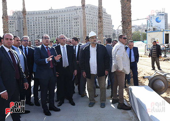 رئيس الوزراء يتفقد أعمال تطوير ميدان التحرير (11)