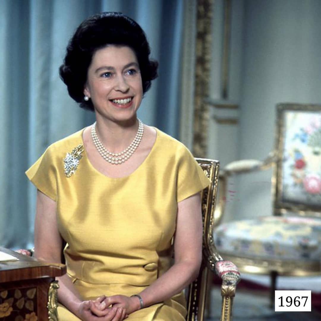 الملكة إليزابيث الثانية أربعٌ وتسعون عاماً من الملابس الملونة 