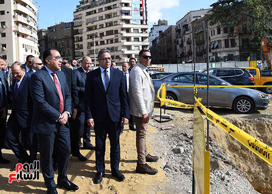 رئيس الوزراء يتفقد أعمال تطوير ميدان التحرير (1)