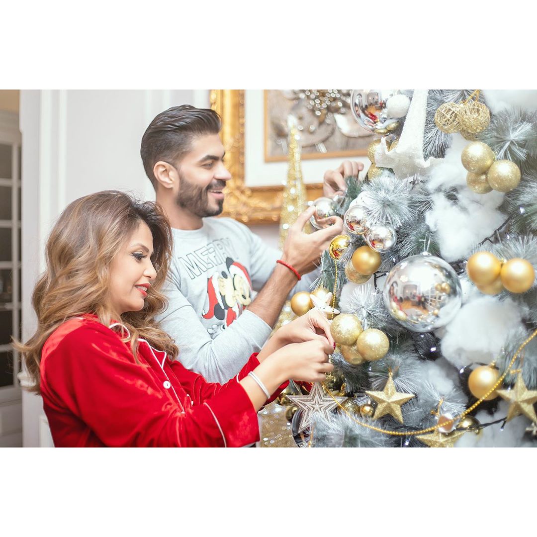 خالد سليم وزوجته وشجرة الكريسماس