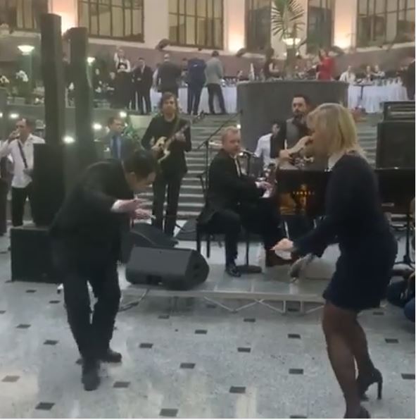 ماريا زاخاروفا ترقص فى حفل عمل بالخارجية الروسية