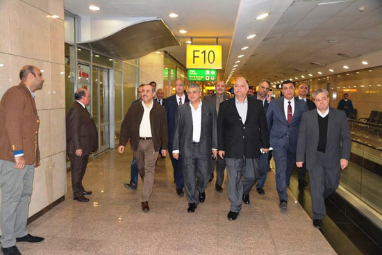 وزير الطيران يتفقد مطار القاهرة الدولي (7)