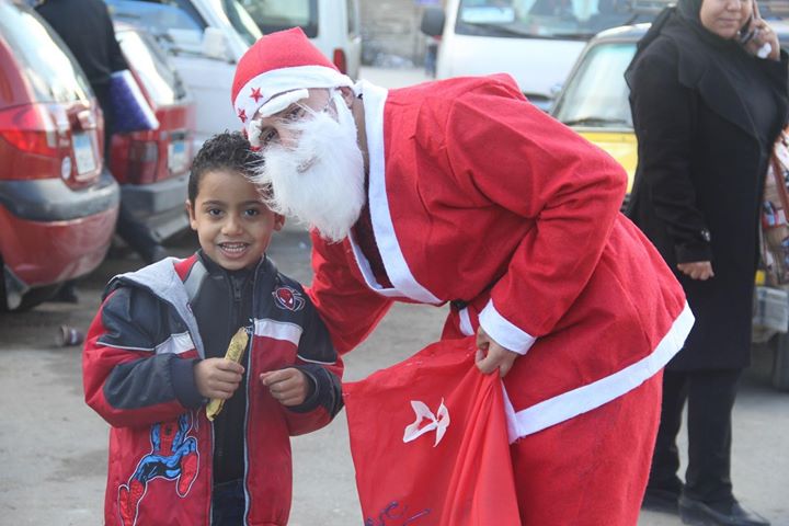 جانب من الاحتفال بشوارع الاسكندرية بابا نويل (4)